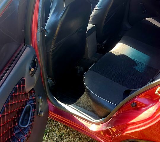 Красный Дэу Сенс, объемом двигателя 1.3 л и пробегом 195 тыс. км за 2250 $, фото 4 на Automoto.ua