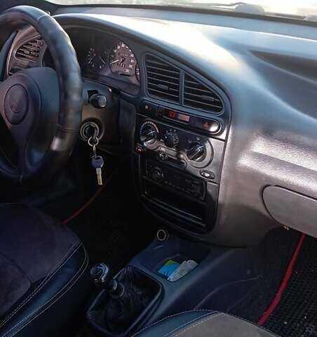 Красный Дэу Сенс, объемом двигателя 1.5 л и пробегом 300 тыс. км за 2450 $, фото 1 на Automoto.ua