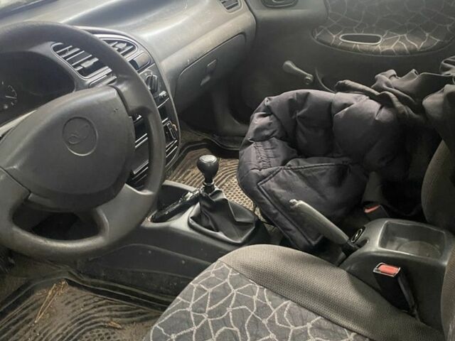 Красный Дэу Сенс, объемом двигателя 1.5 л и пробегом 347 тыс. км за 1700 $, фото 2 на Automoto.ua