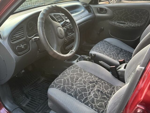 Красный Дэу Сенс, объемом двигателя 1.3 л и пробегом 200 тыс. км за 1900 $, фото 5 на Automoto.ua