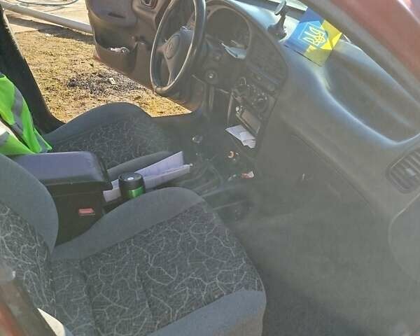 Червоний Деу Сенс, об'ємом двигуна 1.3 л та пробігом 185 тис. км за 2000 $, фото 8 на Automoto.ua