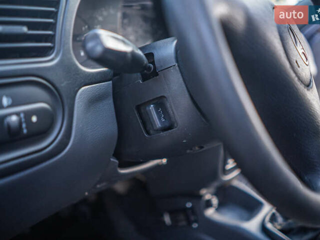 Деу Сенс 2004 у Києві на Automoto.ua Червоний Деу Сенс, об'ємом двигуна 1.3 л та пробігом 259 тис. км за 2000 $, фото 9 на Automoto.ua