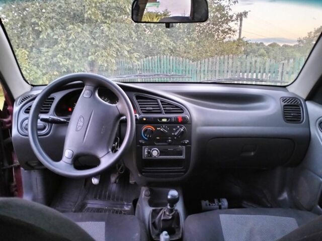 Красный Дэу Сенс, объемом двигателя 1.5 л и пробегом 250 тыс. км за 2100 $, фото 6 на Automoto.ua