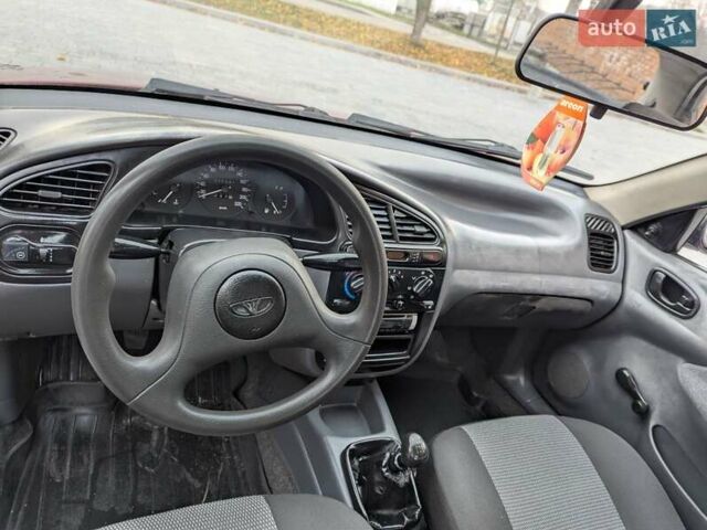 Червоний Деу Сенс, об'ємом двигуна 1.3 л та пробігом 216 тис. км за 1900 $, фото 2 на Automoto.ua