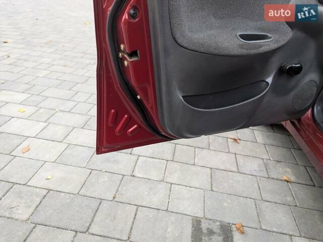 Червоний Деу Сенс, об'ємом двигуна 1.3 л та пробігом 216 тис. км за 1900 $, фото 4 на Automoto.ua