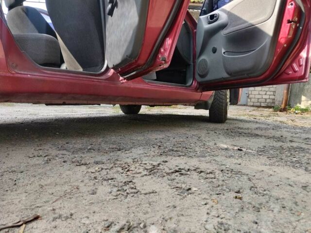 Красный Дэу Сенс, объемом двигателя 1.3 л и пробегом 275 тыс. км за 1700 $, фото 1 на Automoto.ua