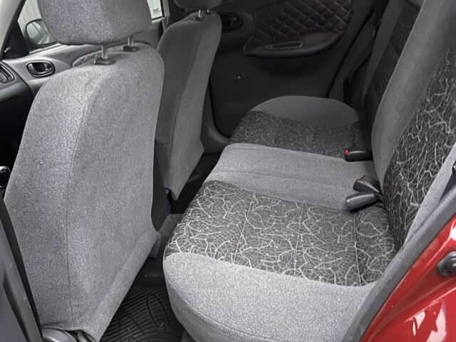 Красный Дэу Сенс, объемом двигателя 1.6 л и пробегом 252 тыс. км за 2499 $, фото 5 на Automoto.ua