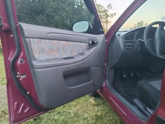 Красный Дэу Сенс, объемом двигателя 1.5 л и пробегом 250 тыс. км за 2100 $, фото 3 на Automoto.ua