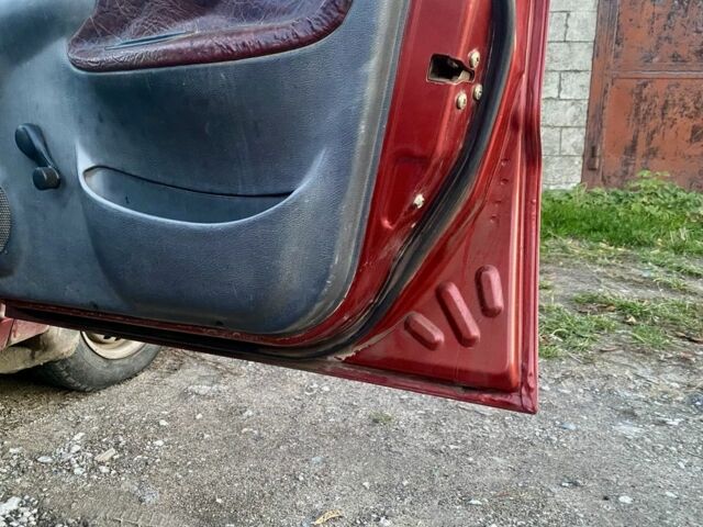 Красный Дэу Сенс, объемом двигателя 1.3 л и пробегом 84 тыс. км за 1100 $, фото 7 на Automoto.ua