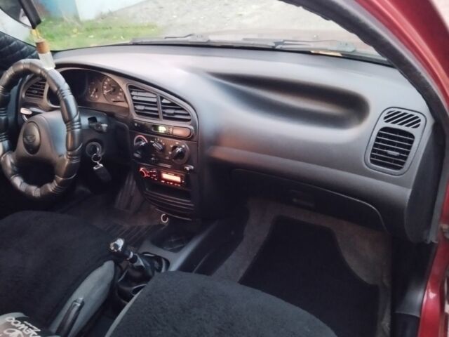 Деу Сенс 2005 у Одесі на Automoto.ua Червоний Деу Сенс, об'ємом двигуна 1.5 л та пробігом 257 тис. км за 2000 $, фото 7 на Automoto.ua