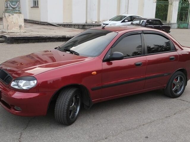Красный Дэу Сенс, объемом двигателя 1.5 л и пробегом 300 тыс. км за 3500 $, фото 1 на Automoto.ua