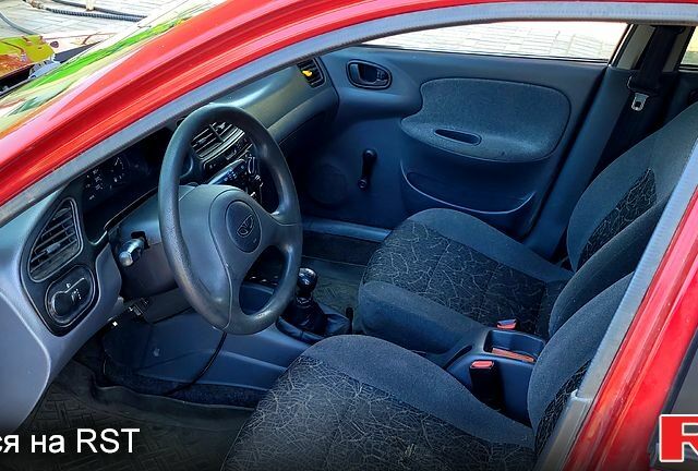 Красный Дэу Сенс, объемом двигателя 1.3 л и пробегом 200 тыс. км за 1300 $, фото 3 на Automoto.ua