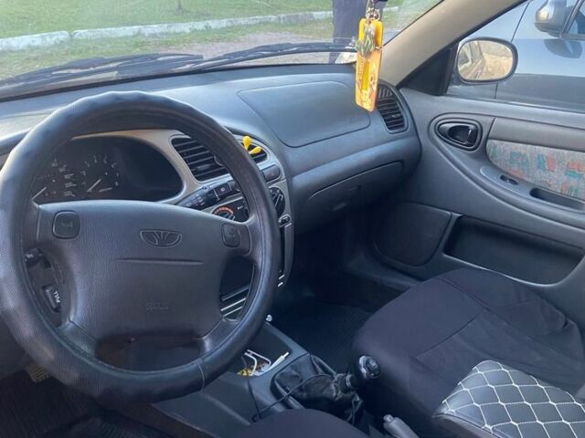 Червоний Деу Сенс, об'ємом двигуна 1.6 л та пробігом 160 тис. км за 2000 $, фото 3 на Automoto.ua