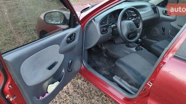 Красный Дэу Сенс, объемом двигателя 1.3 л и пробегом 175 тыс. км за 2400 $, фото 5 на Automoto.ua