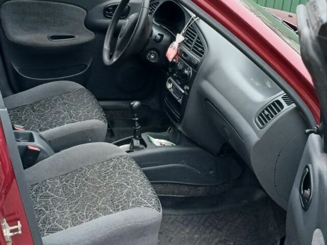 Червоний Деу Сенс, об'ємом двигуна 1.3 л та пробігом 180 тис. км за 1800 $, фото 3 на Automoto.ua