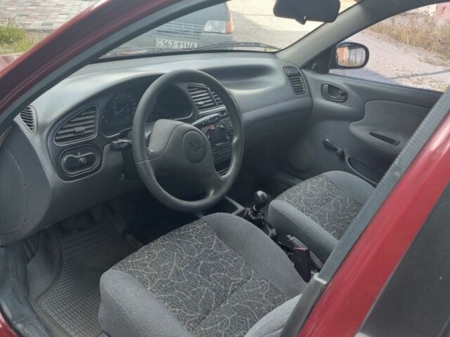 Красный Дэу Сенс, объемом двигателя 1.3 л и пробегом 116 тыс. км за 2000 $, фото 2 на Automoto.ua