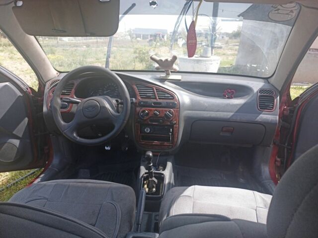 Красный Дэу Сенс, объемом двигателя 1.3 л и пробегом 280 тыс. км за 1500 $, фото 3 на Automoto.ua