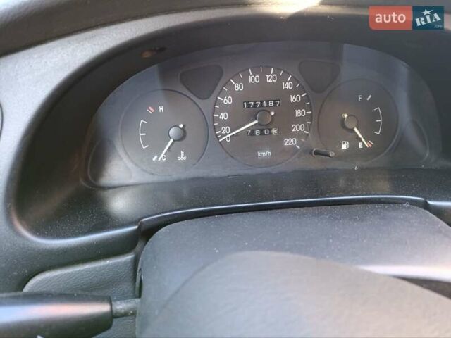 Красный Дэу Сенс, объемом двигателя 1.3 л и пробегом 177 тыс. км за 1500 $, фото 1 на Automoto.ua