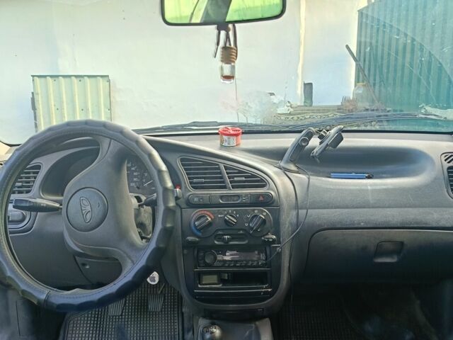 Червоний Деу Сенс, об'ємом двигуна 1.3 л та пробігом 100 тис. км за 1100 $, фото 3 на Automoto.ua