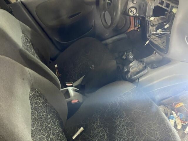 Червоний Деу Сенс, об'ємом двигуна 1.5 л та пробігом 126 тис. км за 905 $, фото 4 на Automoto.ua