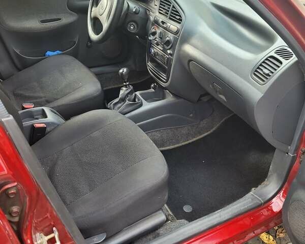 Червоний Деу Сенс, об'ємом двигуна 1.3 л та пробігом 112 тис. км за 2000 $, фото 2 на Automoto.ua