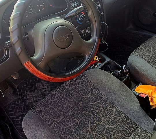 Красный Дэу Сенс, объемом двигателя 1.3 л и пробегом 400 тыс. км за 1450 $, фото 5 на Automoto.ua
