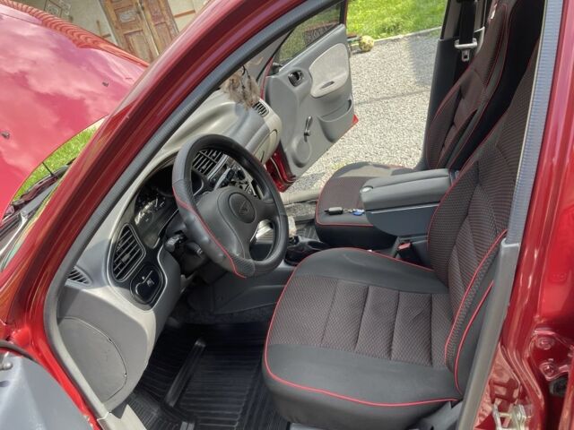 Красный Дэу Сенс, объемом двигателя 1.3 л и пробегом 200 тыс. км за 1800 $, фото 3 на Automoto.ua