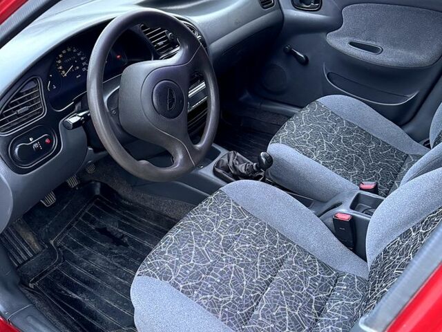 Красный Дэу Сенс, объемом двигателя 1.3 л и пробегом 250 тыс. км за 2450 $, фото 9 на Automoto.ua