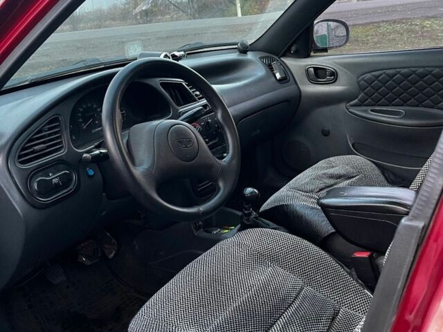 Красный Дэу Сенс, объемом двигателя 1.3 л и пробегом 154 тыс. км за 1499 $, фото 1 на Automoto.ua