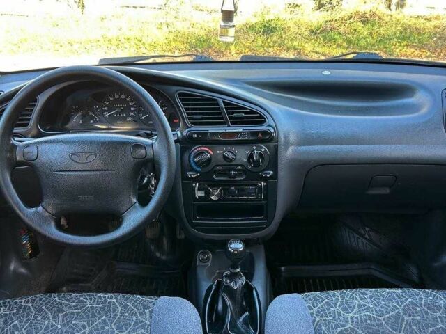 Красный Дэу Сенс, объемом двигателя 1.6 л и пробегом 216 тыс. км за 1900 $, фото 4 на Automoto.ua