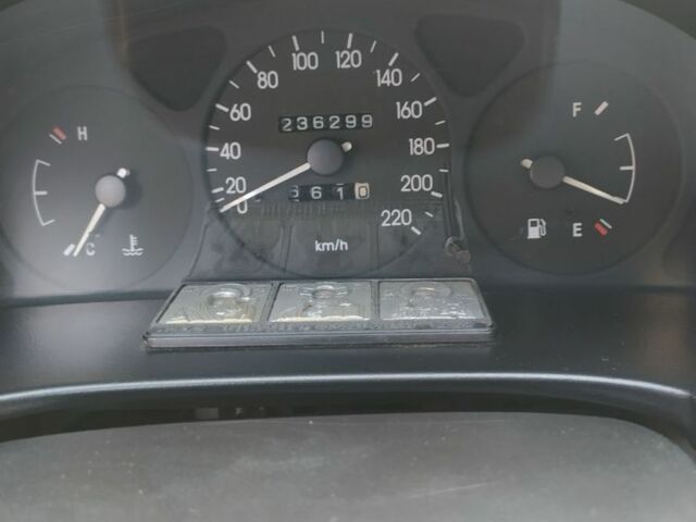 Красный Дэу Сенс, объемом двигателя 1.5 л и пробегом 236 тыс. км за 2600 $, фото 4 на Automoto.ua