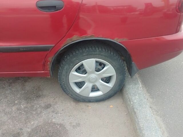 Красный Дэу Сенс, объемом двигателя 1.5 л и пробегом 350 тыс. км за 1300 $, фото 2 на Automoto.ua