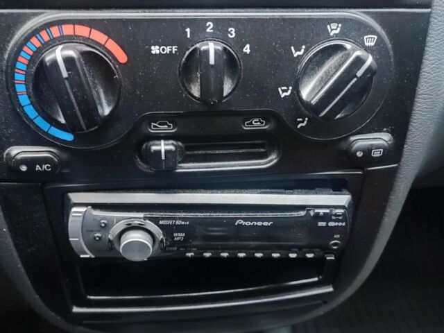 Красный Дэу Сенс, объемом двигателя 1.5 л и пробегом 120 тыс. км за 3000 $, фото 3 на Automoto.ua