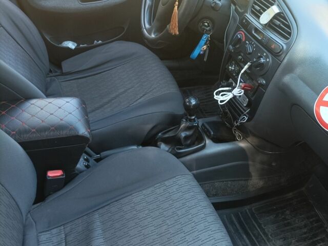 Червоний Деу Сенс, об'ємом двигуна 1.5 л та пробігом 85 тис. км за 3000 $, фото 4 на Automoto.ua