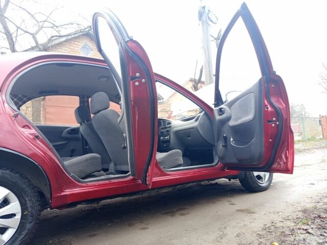 Красный Дэу Сенс, объемом двигателя 1.3 л и пробегом 200 тыс. км за 1100 $, фото 6 на Automoto.ua