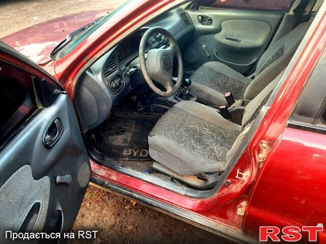Красный Дэу Сенс, объемом двигателя 1.3 л и пробегом 316 тыс. км за 600 $, фото 6 на Automoto.ua