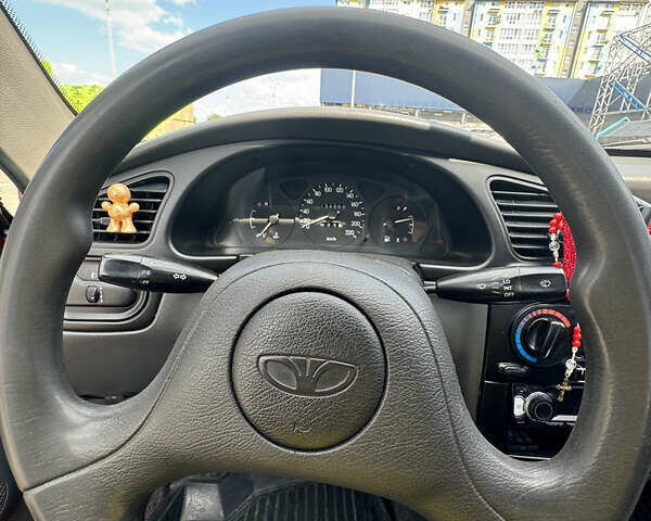 Красный Дэу Сенс, объемом двигателя 1.3 л и пробегом 134 тыс. км за 2100 $, фото 5 на Automoto.ua