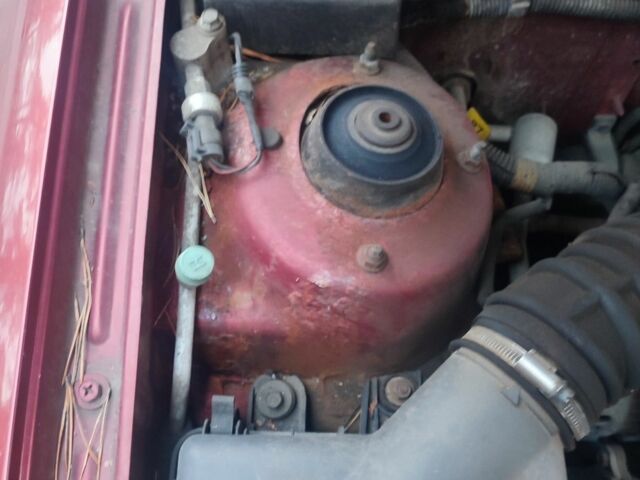 Красный Дэу Сенс, объемом двигателя 1.5 л и пробегом 120 тыс. км за 3000 $, фото 5 на Automoto.ua