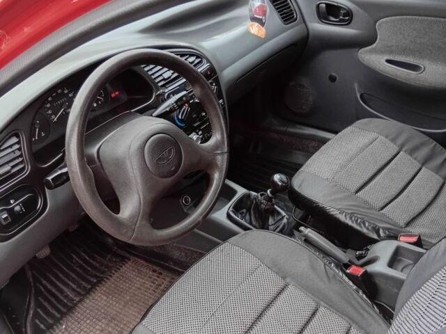 Красный Дэу Сенс, объемом двигателя 1.5 л и пробегом 230 тыс. км за 2000 $, фото 4 на Automoto.ua