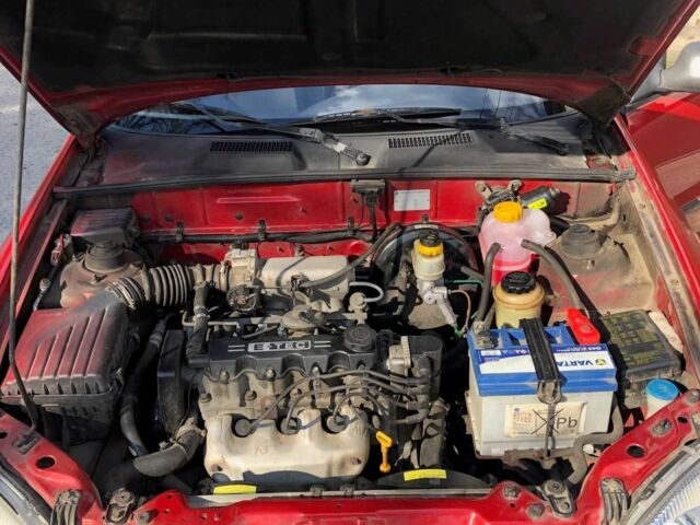 Красный Дэу Сенс, объемом двигателя 1.5 л и пробегом 142 тыс. км за 2884 $, фото 1 на Automoto.ua