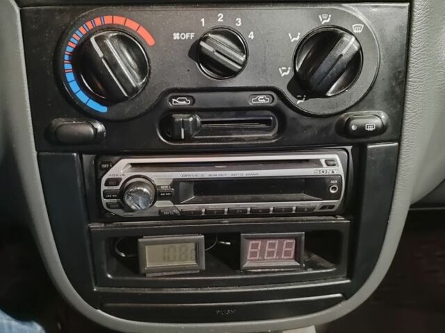 Червоний Деу Сенс, об'ємом двигуна 1.5 л та пробігом 95 тис. км за 3400 $, фото 5 на Automoto.ua