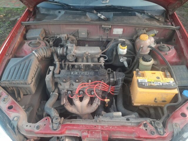 Красный Дэу Сенс, объемом двигателя 1.5 л и пробегом 162 тыс. км за 1654 $, фото 2 на Automoto.ua