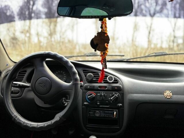 Красный Дэу Сенс, объемом двигателя 1.4 л и пробегом 160 тыс. км за 1250 $, фото 4 на Automoto.ua