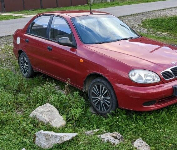 Красный Дэу Сенс, объемом двигателя 0 л и пробегом 180 тыс. км за 1800 $, фото 1 на Automoto.ua