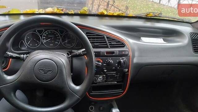 Красный Дэу Сенс, объемом двигателя 1.5 л и пробегом 160 тыс. км за 2200 $, фото 3 на Automoto.ua