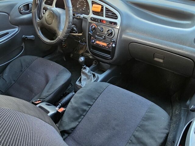 Деу Сенс 2010 у Каменце-Подольском на Automoto.ua Червоний Деу Сенс, об'ємом двигуна 1.3 л та пробігом 180 тис. км за 1950 $, фото 5 на Automoto.ua