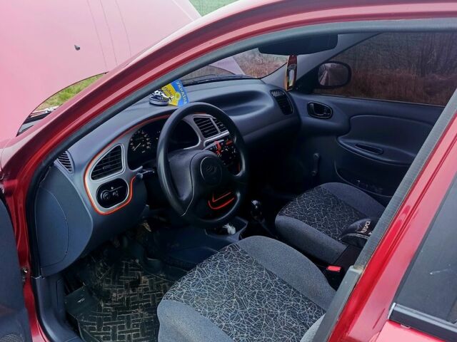 Красный Дэу Сенс, объемом двигателя 1.3 л и пробегом 165 тыс. км за 2100 $, фото 4 на Automoto.ua