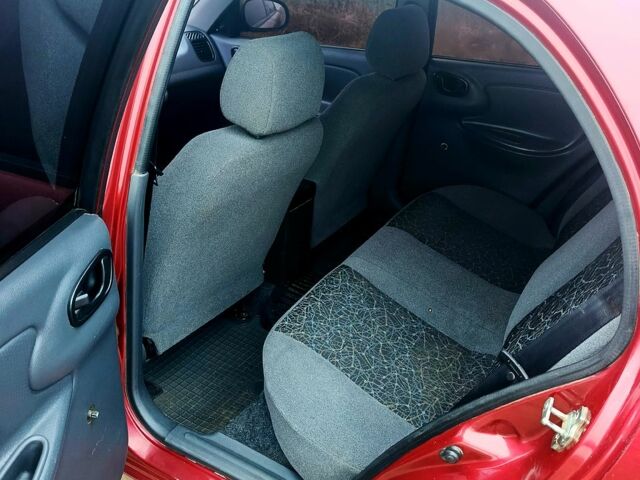 Красный Дэу Сенс, объемом двигателя 1.3 л и пробегом 165 тыс. км за 2100 $, фото 5 на Automoto.ua