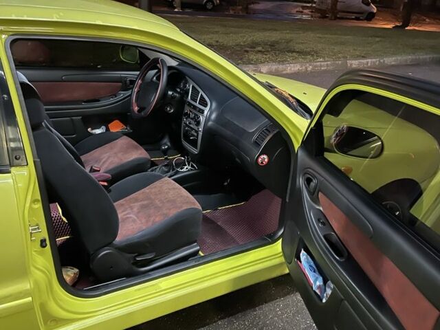 Желтый Дэу Сенс, объемом двигателя 1.6 л и пробегом 141 тыс. км за 4100 $, фото 3 на Automoto.ua