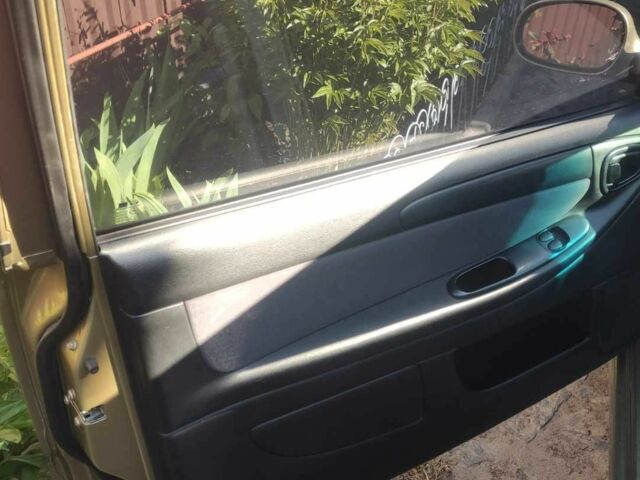 Желтый Дэу Сенс, объемом двигателя 1.6 л и пробегом 183 тыс. км за 3000 $, фото 6 на Automoto.ua